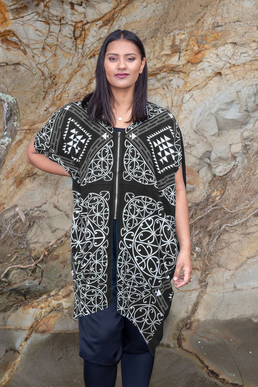 Putiputi Kaftan Black