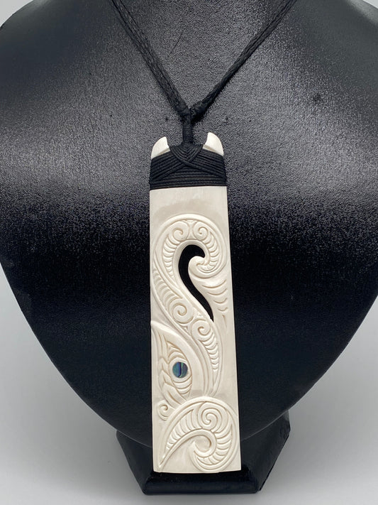 Hand Carved Bone Hook Hei Matau Amulet Pendant New Zealand Maori Style  Carving - 3JADE wholesale of jade carvings, jewelry, collectables, prayer  beads