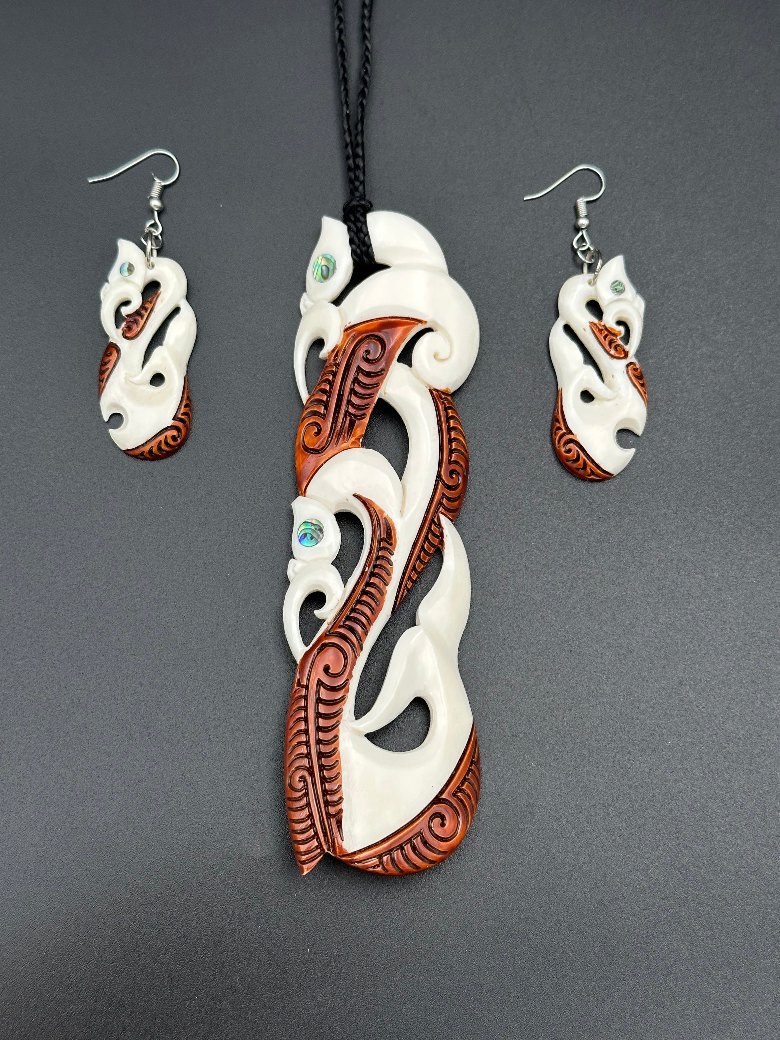 Bone Set (Necklace & Earrings) – Māori by Design